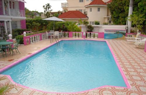 IronShore Estates Villa | Pink Hibiscus Bed and Breakfast
