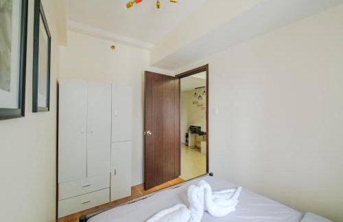 Barangka Ilaya Hotel | Pioneer Woodlands Tower 5 Unit 33-Q