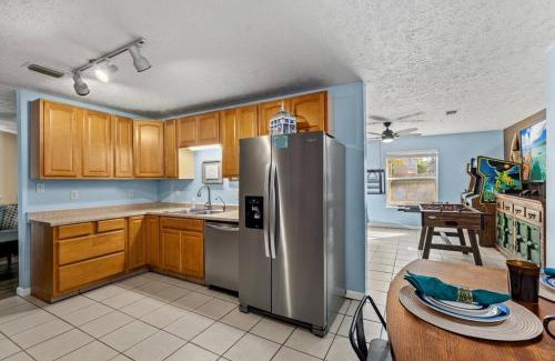 El Centro Beach House | Pirates Cove - Private Pool, Seasonal Hot Tub, Game Room, Close to Beach, Pets OK