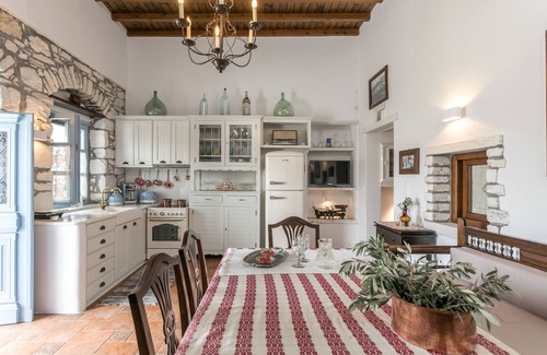 Aperathos House | 'Pirethron' is the absolute representative of the local cycladic architecture