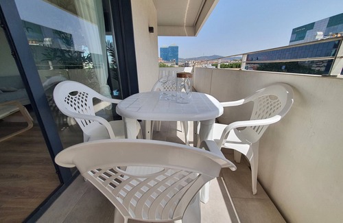 La Marina del Prat Vermell Apartment | Piso Moderno 4 Dormitorios con Piscina, , Gimnasio, Sala de Yoga y Parking