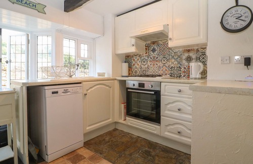 West Looe Cottage | PIXIE COTTAGE, pet friendly, character holiday cottage in Looe