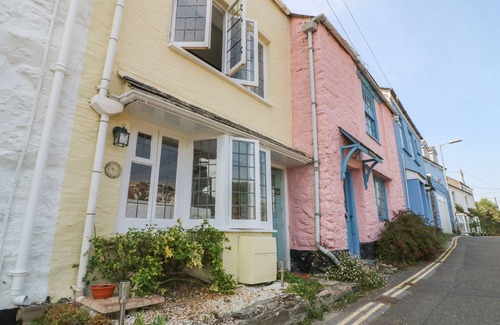 West Looe Cottage | PIXIE COTTAGE, pet friendly, character holiday cottage in Looe