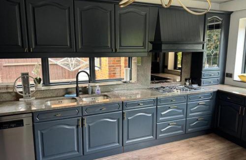 Coombe Hill House | Place to stay in New Malden