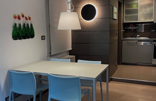 Athens City Centre Apartment | Plaka: Stylish Flat Overlooking Cathedral Sq. CM1