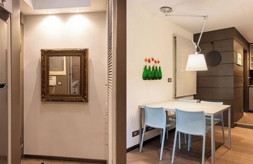 Athens City Centre Apartment | Plaka: Stylish Flat Overlooking Cathedral Sq. CM1