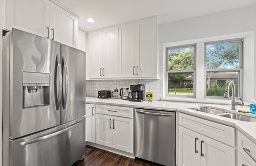 Hunters Glen House | Plano Oasis 3BR | Pool, Pets, Fenced Yard