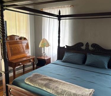 Reading House | Plantation Suite