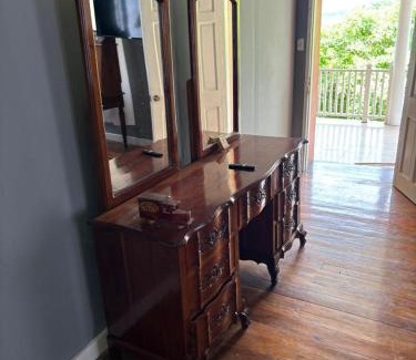 Reading House | Plantation Suite