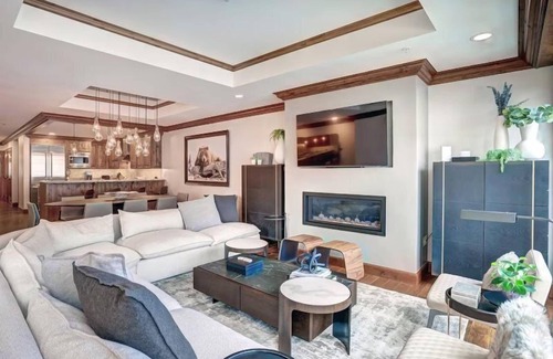 Vail Condo | Platinum Vail Ritz-carlton 4 Bedroom Mountain Residence Just One Block From the Eagle Bahn Gondola