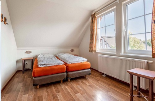 Ediger House | Pleasant Holiday Home in Cochem with Balcony and Garden