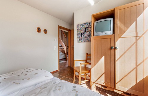 Ediger House | Pleasant Holiday Home in Cochem with Balcony and Garden