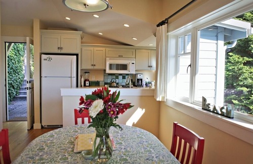Bainbridge Island Cottage | Pleasant Beach Cottages Bainbridge Island Waterfront Beach House