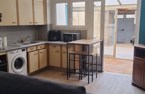 Centre Historique Apartment | Pleasant duplex with enclosed motorcycle parking