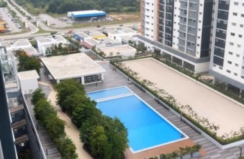 Kota Warisan Apartment | Pleasant Homestay 3 Bedroom stay near KLIA airport with pool and gym