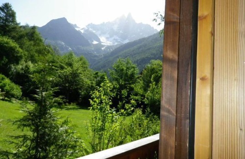 Les Praz-de-Chamonix Ski Chalet | Pleasant little chalet in a residential area of chamonix