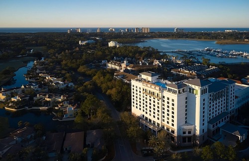 Baytowne Wharf Apartment | Pleasant Stay! 4 Spacious Units, Pool, Pets Allowed, Near Henderson Beach State!