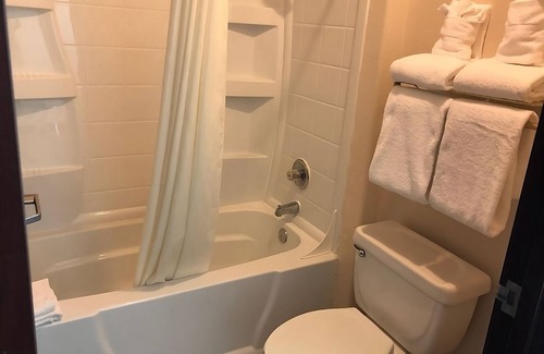 Window Rock Hotel | Pleasant Stay! Free Breakfast, Parking, Pets Allowed, Near Cultural Center!