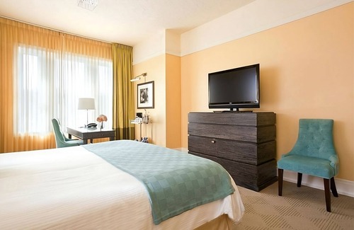 Goose Hollow Hotel | Pleasant Stay! Pet-friendly Accommodation Close to Powell's City of Books!