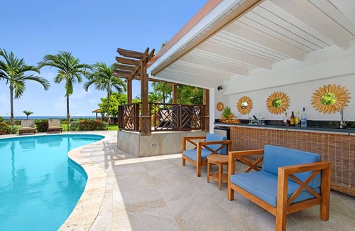 Runaway Bay Villa | Please Inquire Before Booking – Luxury Villa