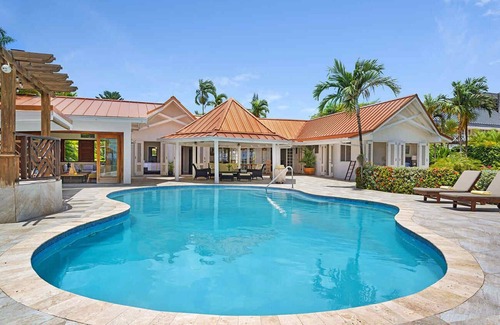 Runaway Bay Villa | Please Inquire Before Booking – Luxury Villa