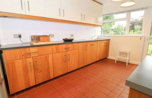 Longford Cottage | PLUM HILL, character holiday cottage, with a garden in Oswestry