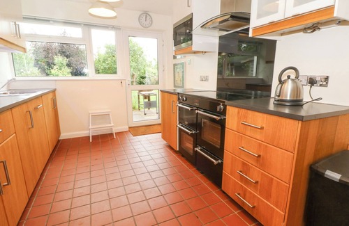 Longford Cottage | PLUM HILL, character holiday cottage, with a garden in Oswestry