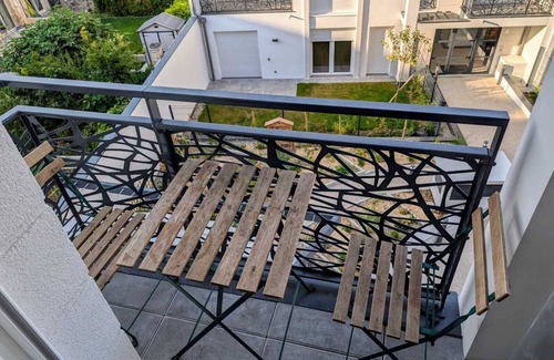 Sartrouville Apartment | Plume Studio Sartrouville, 20 minutes from Paris