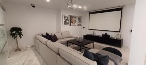 Torrevieja Villa | PMT22 - Luxury villa with private heated pool and jacuzzi