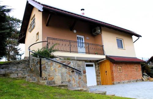 Tisina House | POČITNIŠKA HIŠA SONČNI VRH