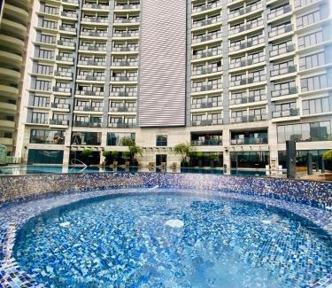 Downtown Apartment | Poblacion Stay with Pool Gym Jacuzzi and Pool Table