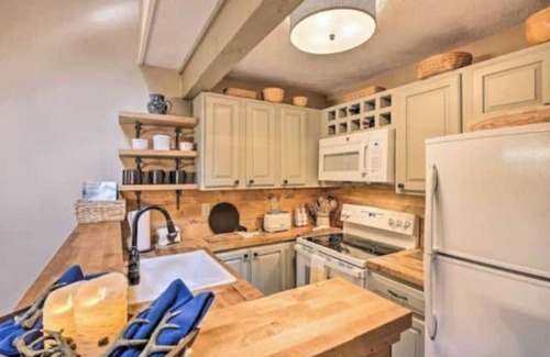 White Haven House | Pocono Pad, 4 Seasons of Fun! Walk to Jack Frost