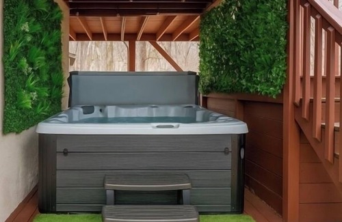 Briar Crest Woods House | Poconos Getaway with Hot Tub-Close to Attractions, Perfect for Family & Friends!