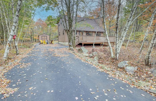 Briar Crest Woods Cottage | Poconos Pvt Lake, Arcades, Hot Tub, Fire Pit, BBQ