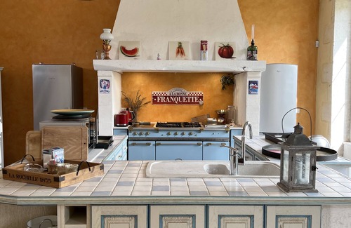Le Bourdet House | Poitevin marsh with swimming pool 30 minutes from La Rochelle/45 Ile de Ré