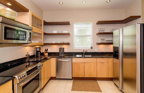 West Bay House | Pomegranate Cottage by Grand Cayman Villas & Condos