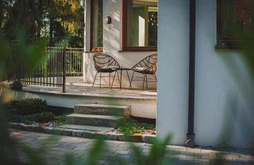 Zgierz Villa | Pomiedzy debami