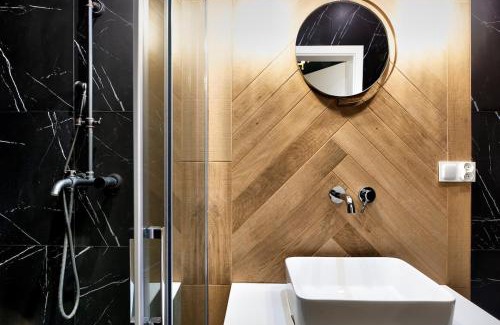 Zgierz Villa | Pomiedzy debami