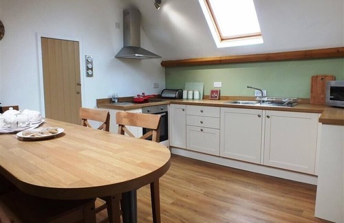 Llanllwchaiarn Cottage | Pond Cottage