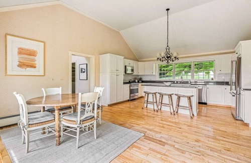 West Hartford House | Pond, Pool, Mountain Views - Au Bout du Chemin