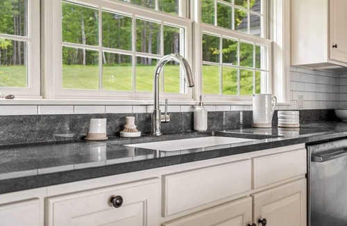 West Hartford House | Pond, Pool, Mountain Views - Au Bout du Chemin