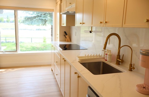 Valley Ridge House | Pond View 2 Bedroom Walkout Basement Suite on Golf Course with Fireplace & Sauna