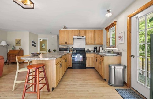 Blue Hill House | Pondside Retreat with Private Island!