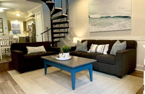 South Rehoboth House | POOL, 2 BD/2.5 BA, 4 blocks to the beach or town, sleeps 6