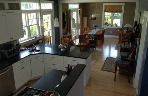 Middletown House | POOL AND PICKLEBALL within beautiful country setting close to Newport & Beaches