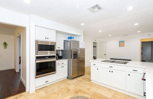 Ponderosa Forest Apartment | Pool | BBQ | Game Room | Gym | Patio | Workspace