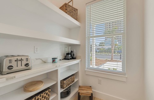 Holiday Beach House | POOL & few minutes walk to beach! 5BR, game room & sundeck at “Knot Stressin"