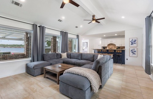 Willis House | Pool Fun on Lake Conroe - Gameroom - Paddleboards