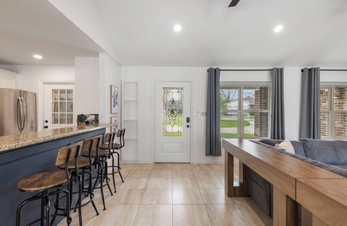 Willis House | Pool Fun on Lake Conroe - Gameroom - Paddleboards
