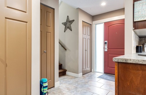 Regional District of Nanaimo Cottage | Pool & hot-tub, Peaceful & Immaculate